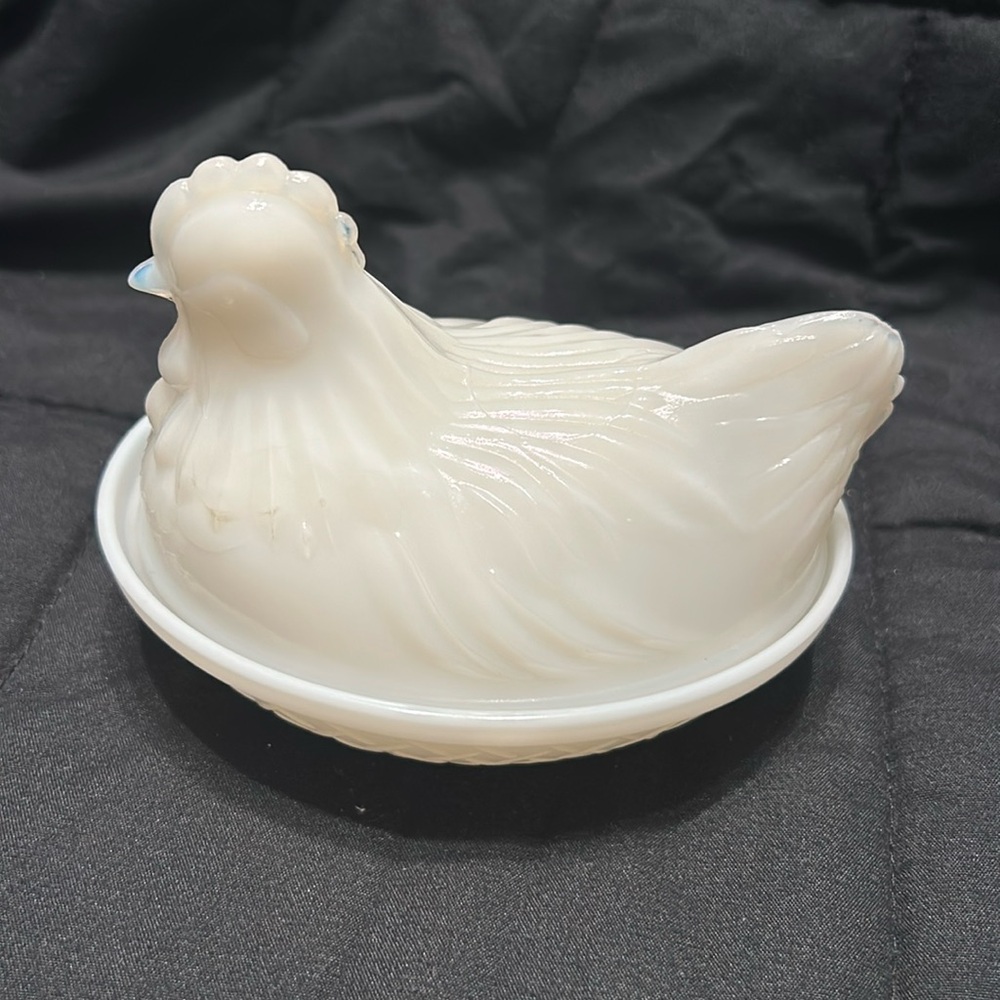 Vintage 4.5" White Milk Glass Chicken Hen on Nest Covered Bowl Trinket Dish